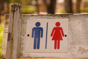 キャンプって女性用のトイレはあるの？キャンプのトイレ事情と対策法