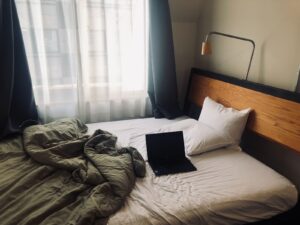 About me!：わたしが「空間」に惹かれた理由。｜SHIORI.