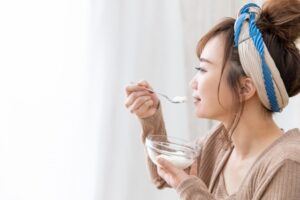 夜に食べる甘いものは体に悪い？深夜の食欲との付き合い方とおすすめのスイーツ