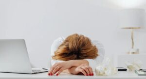 【体調・シーン別】寝れない夜におすすめの飲み物は？忙しい女性のためのリラックス習慣