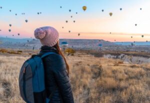 旅行の荷物はこれがあればOK！女子旅に必須の最小限荷物リストと実用的なアイデア